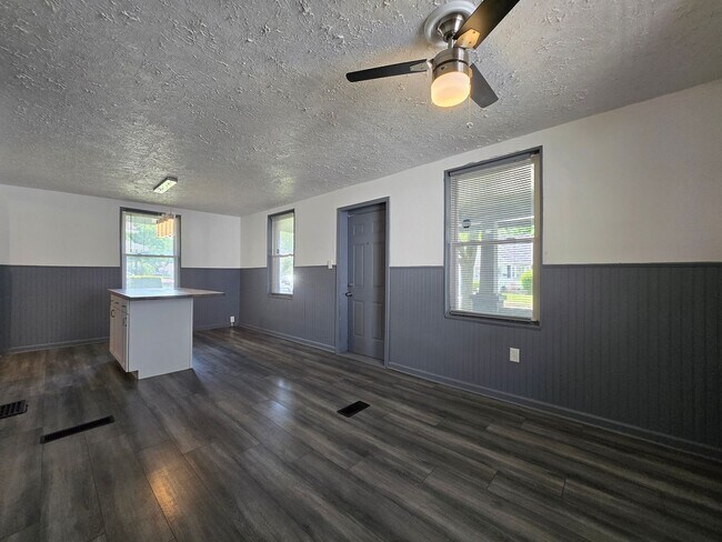 Building Photo - 2832 Rushland Dr
