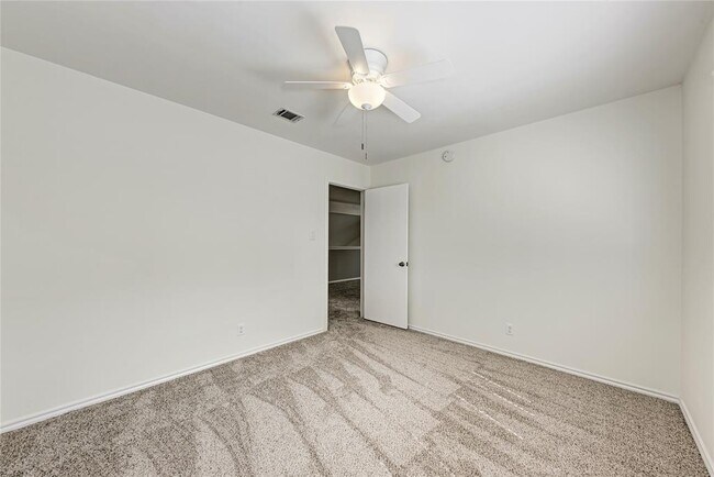 Building Photo - 1009 Riverlawn Dr