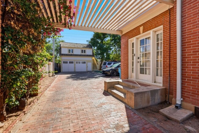 Building Photo - WONDERFUL HISTORIC 5 BED 3 BATH PROPERTY WITH CARRIAGE HOUSE