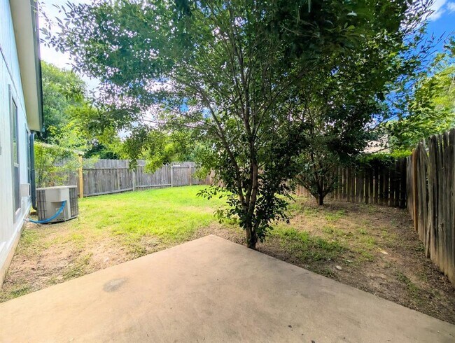 Building Photo - 2036 Redwing Way