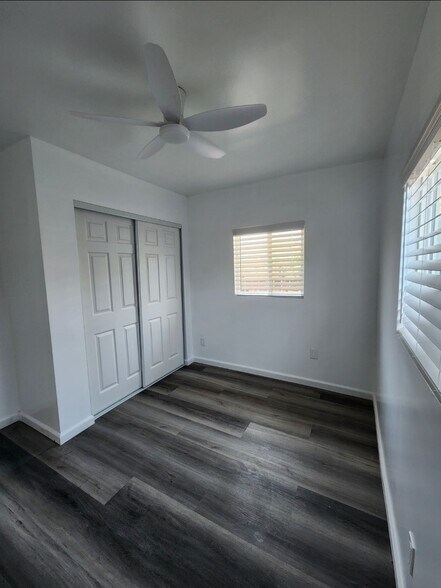Building Photo - 1531 W 71st St