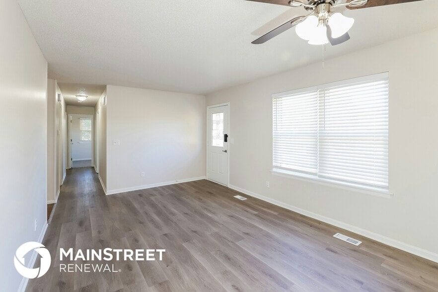 Building Photo - 1401 NE 114 St