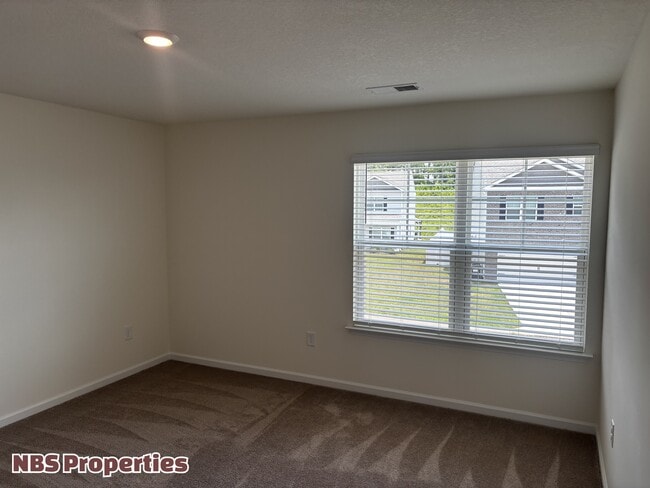 Building Photo - 935 Utopia Ln