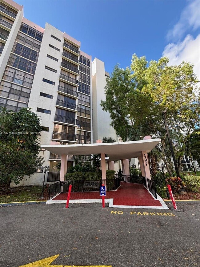 Building Photo - 17011 N Bay Rd