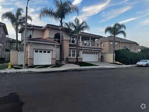 Building Photo - Large Home in Irvine, CA - $1,000.00 Move ...