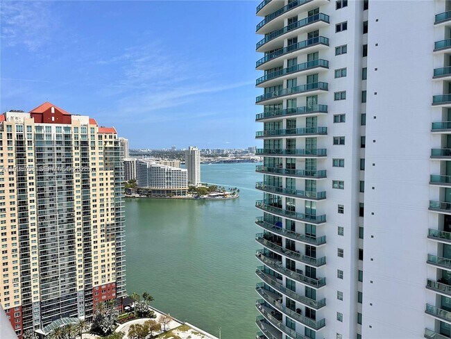 Building Photo - 1300 Brickell Bay Dr