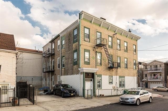 Building Photo - 148 South St