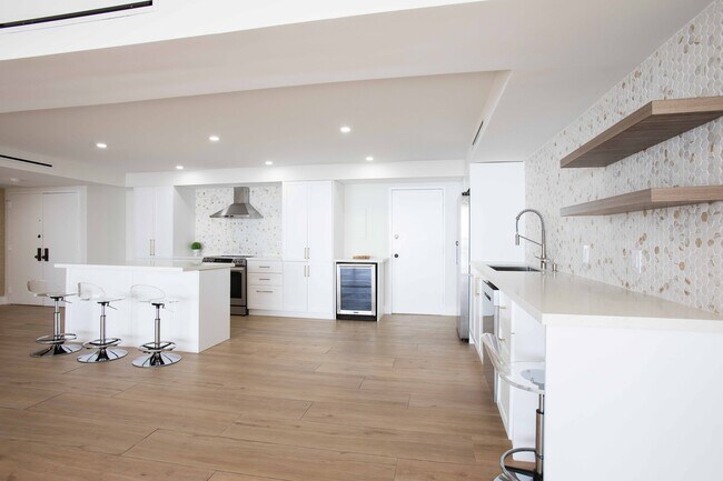 Building Photo - 3 Grove Isle Dr