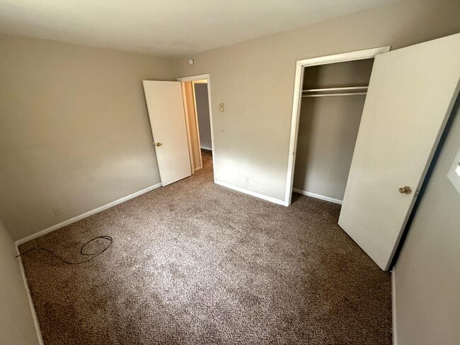 Building Photo - 2522 Glenrose Ave