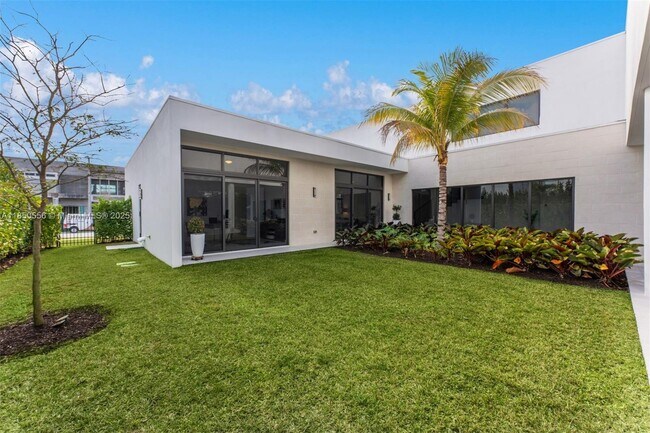 Building Photo - 16703 Botaniko Dr S