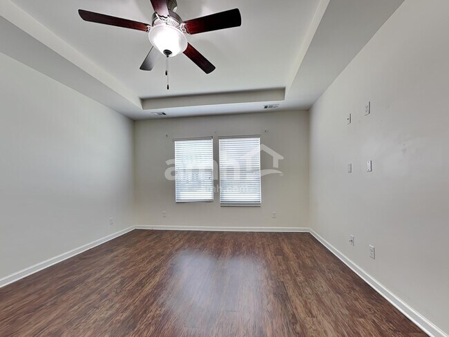 Building Photo - 330 Crabapple Cir