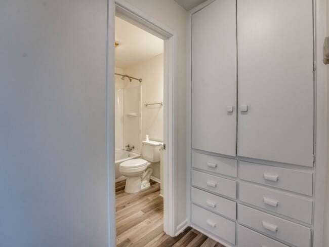 Building Photo - 2 Bedroom, 1 Bath Home in Shawnee!