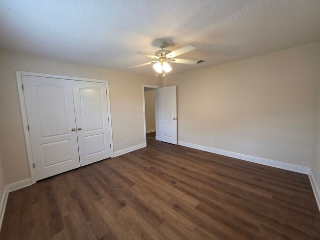 Building Photo - 4BR/3BA home with shed close to Navy Feder...