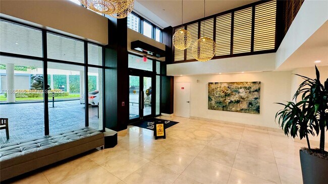 Building Photo - 540 Brickell Key Dr