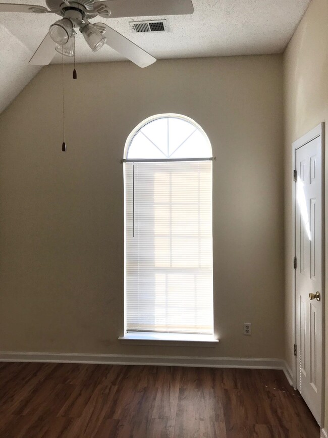 Building Photo - 4558 Kings Grant Dr