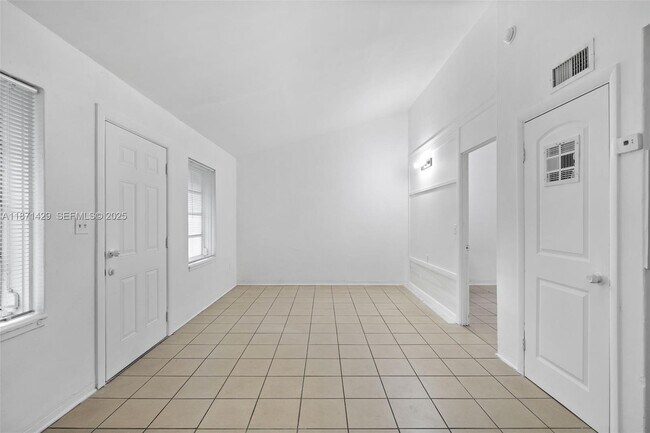 Building Photo - 840 SW 7th St