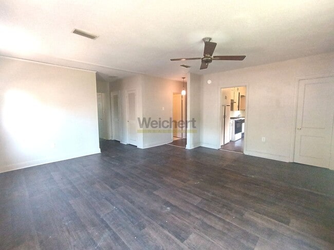 Building Photo - Cozy 2Bed/2Bath House