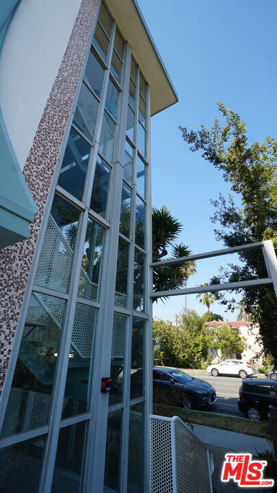 Building Photo - 844 6th St