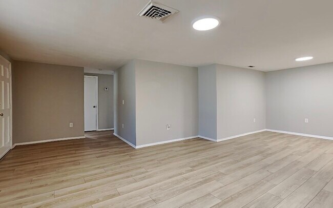 Building Photo - 6116 1st Ave