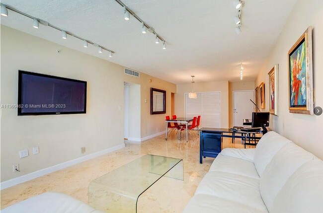 Building Photo - 3000 S Ocean Dr