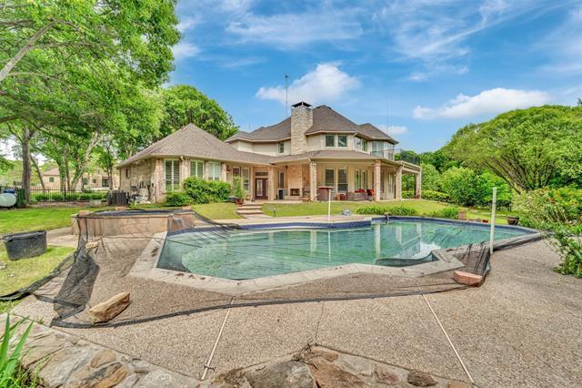 Building Photo - 2202 Southern Oaks Dr