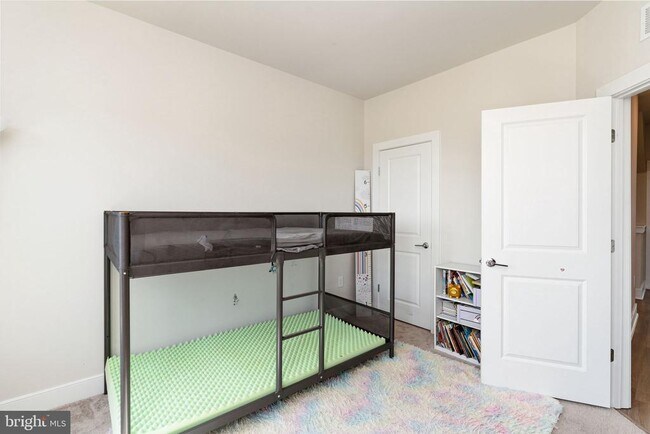 Building Photo - 1747 Riverbluff Ave