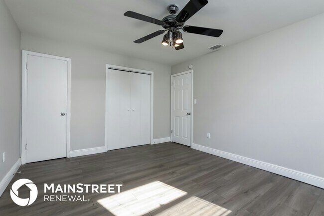 Building Photo - 805 Terry Lynn Dr