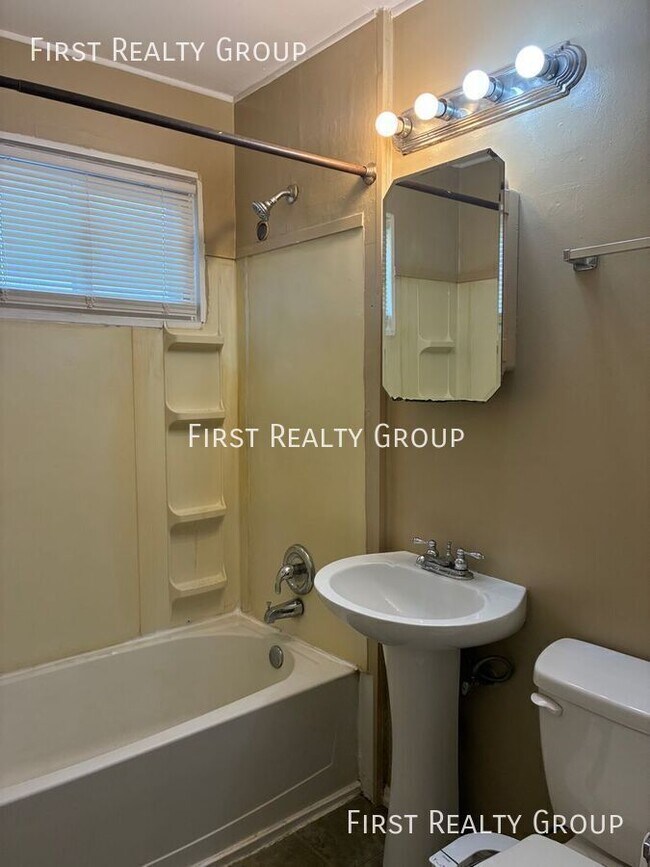 Building Photo - 27 Stadia Dr