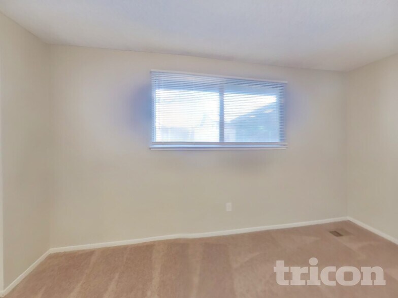 Building Photo - 3090 Santa Ana Dr