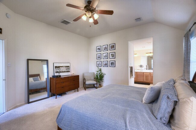 Building Photo - 108 Cove Cir