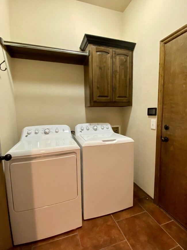 Building Photo - Water Front Property!!  3 Bed, 2 bath with Storm Shelter