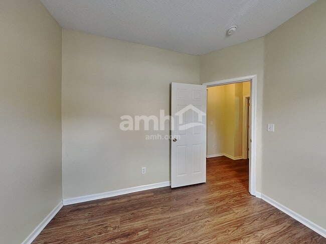 Building Photo - 9931 Lakefield Ln