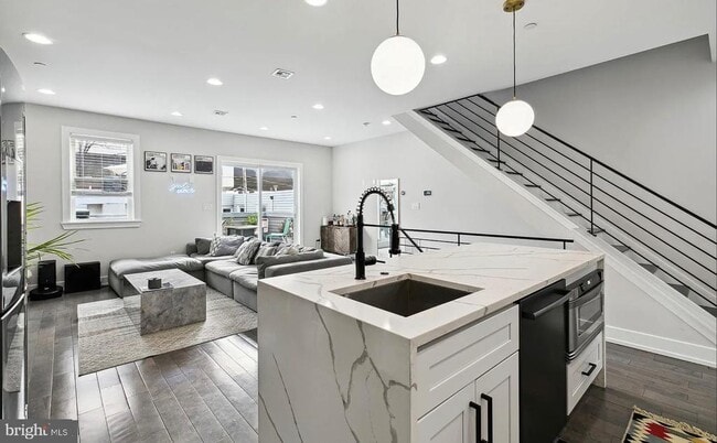 Building Photo - 2813 Tilton St
