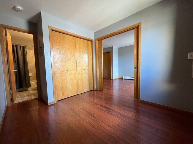 Building Photo - Charming Mapleton Ave. 1 Bed/1 Bath Condo - Available August 3rd!
