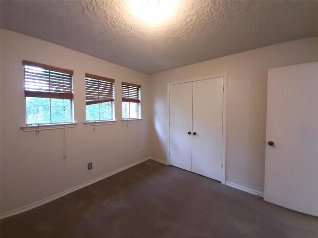 Building Photo - 18 Mayfair Grove Ct