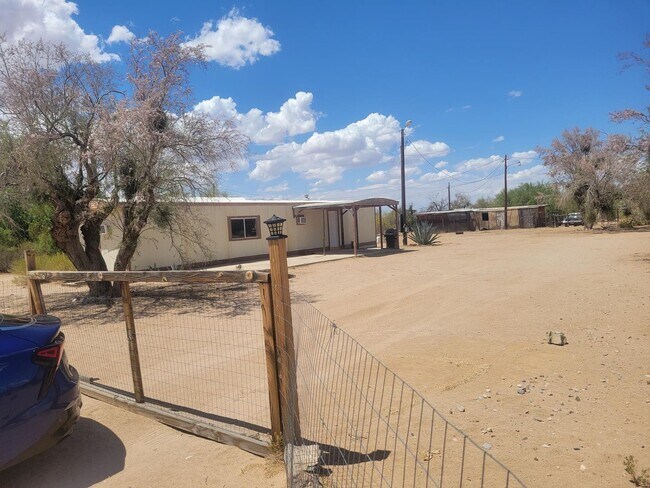 Primary Photo - 2 Bed/1Bath and Bonus Room