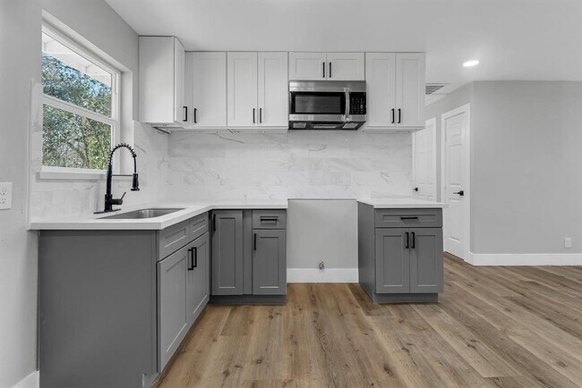 Building Photo - 7609 St Lo Rd