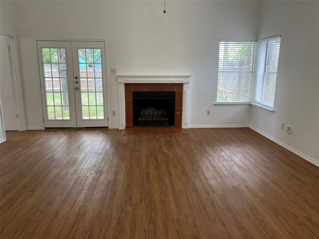 Building Photo - 4001 Alexandria Dr