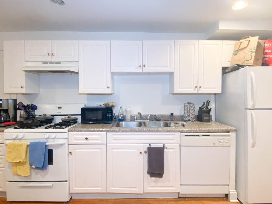 Building Photo - 922 W Addison St