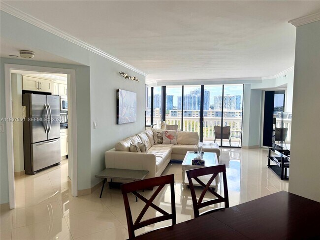 Building Photo - 1000 W Island Blvd