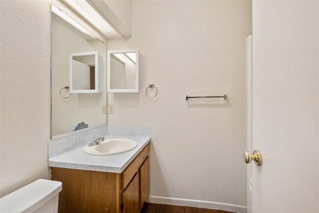 Building Photo - 200 Concho St