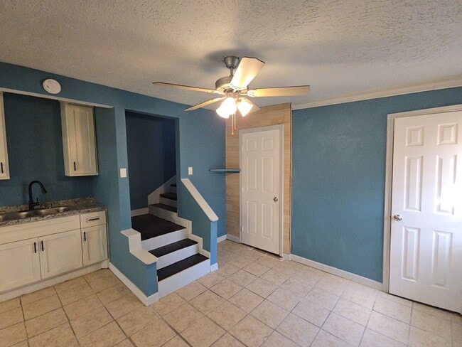 Building Photo - 9010 Linda Vista Rd