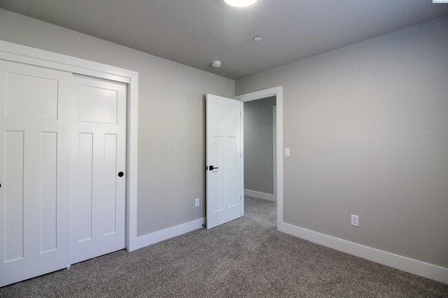 Building Photo - 3 Bedroom, 2.5 Bath Richland Townhouse
