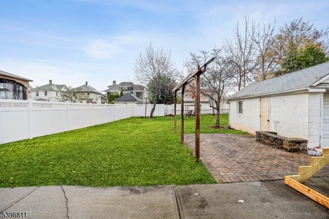 Building Photo - 26 Glaser Ave