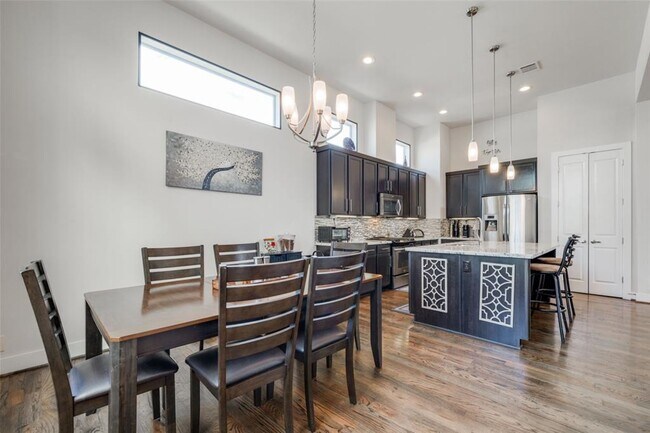 Building Photo - 4106 Marina St