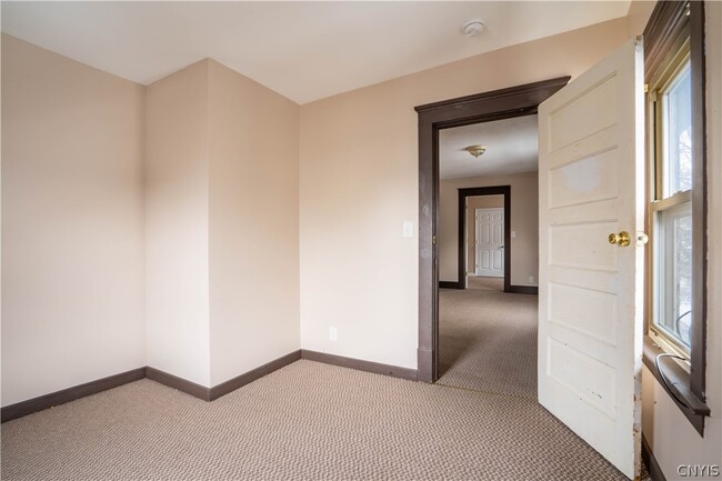 Building Photo - 208 E Clark St