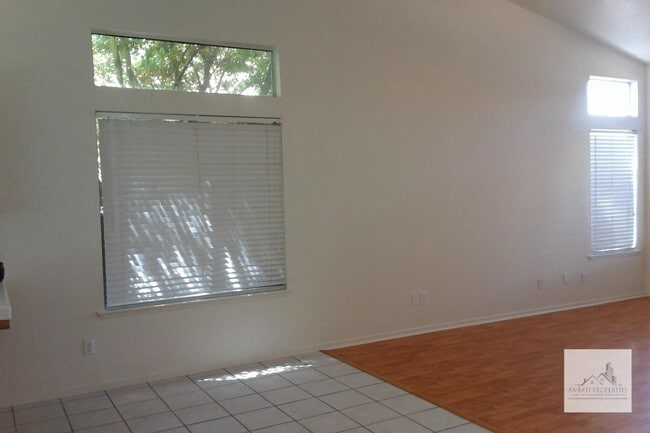 Building Photo - 8651 N Woodrow Ave