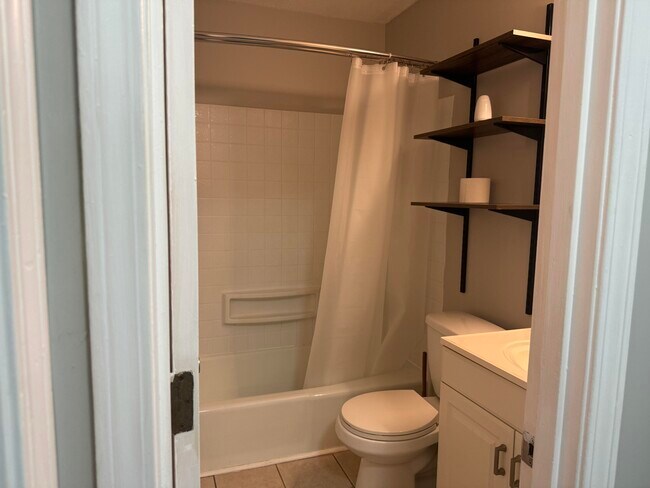 Building Photo - 246 Osage Ct