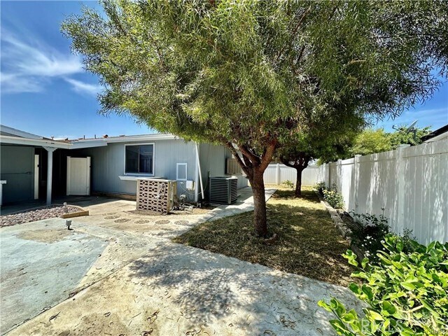 Building Photo - 2230 Lake Park Dr