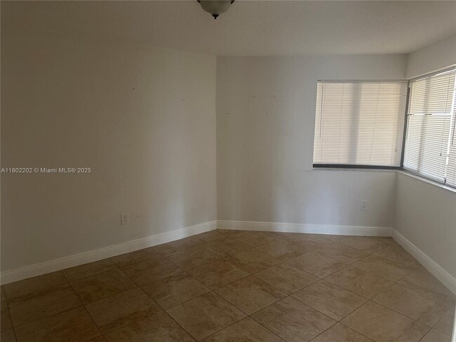 Building Photo - 15489 N Miami Lakeway